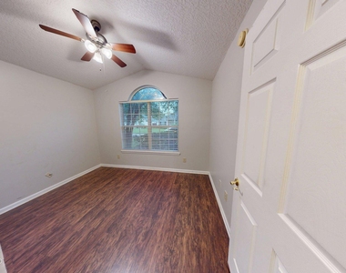 1120 Andrea Way - Photo Thumbnail 7