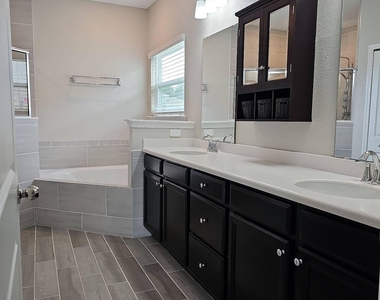 3918 Pickering Court - Photo Thumbnail 7