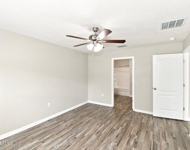 2132 Tyson Lake Drive - Photo Thumbnail 7