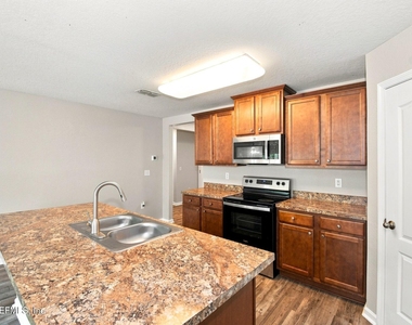 2132 Tyson Lake Drive - Photo Thumbnail 4