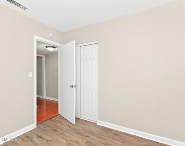 5716 Banyan Drive - Photo Thumbnail 8