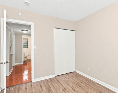 5716 Banyan Drive - Photo Thumbnail 10