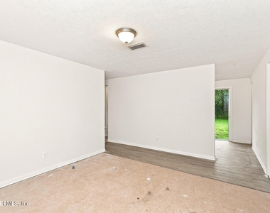 1106 Easy Street - Photo Thumbnail 14