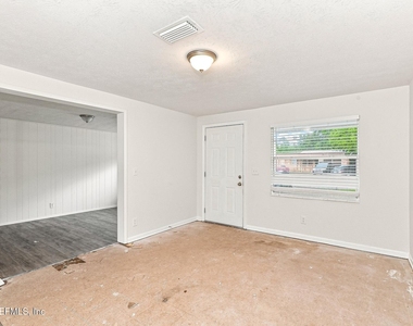 1106 Easy Street - Photo Thumbnail 3