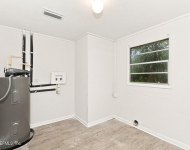 1106 Easy Street - Photo Thumbnail 11
