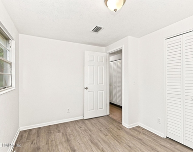 1106 Easy Street - Photo Thumbnail 10