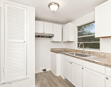 1106 Easy Street - Photo Thumbnail 1