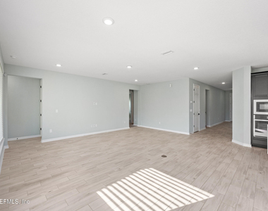 812 Windley Drive - Photo Thumbnail 14