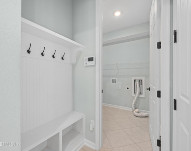 812 Windley Drive - Photo Thumbnail 8