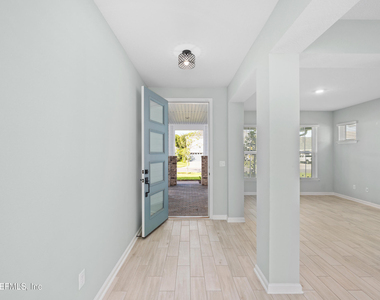 812 Windley Drive - Photo Thumbnail 3