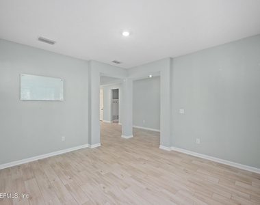 812 Windley Drive - Photo Thumbnail 5