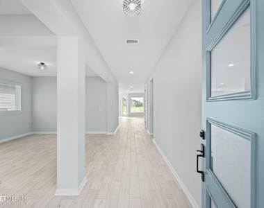 812 Windley Drive - Photo Thumbnail 2