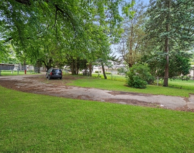 701 E 142nd Street - Photo Thumbnail 4