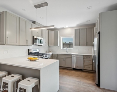 4824 S Champlain Avenue - Photo Thumbnail 4
