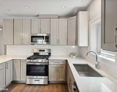4824 S Champlain Avenue - Photo Thumbnail 8