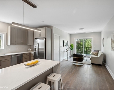 4824 S Champlain Avenue - Photo Thumbnail 3