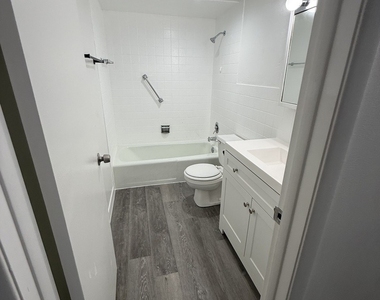 1030 Hirsch Boulevard - Photo Thumbnail 11