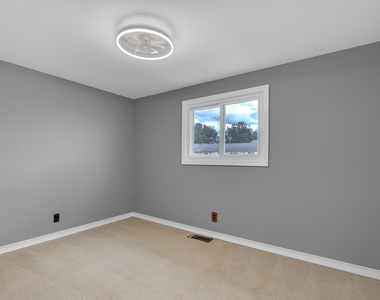 414 Gainsborough Court - Photo Thumbnail 10
