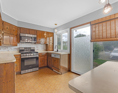 414 Gainsborough Court - Photo Thumbnail 2