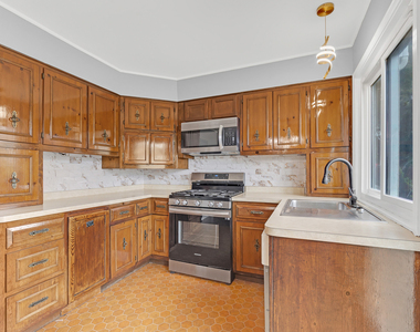 414 Gainsborough Court - Photo Thumbnail 3