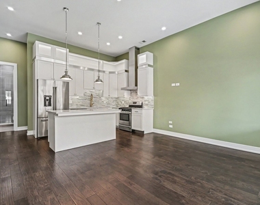 3101 N California Avenue - Photo Thumbnail 4