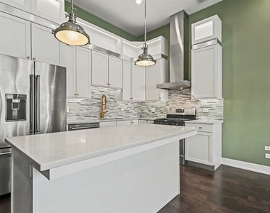 3101 N California Avenue - Photo Thumbnail 6