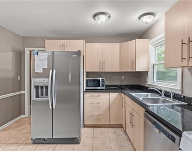 3913 Hadley Farm Drive - Photo Thumbnail 4