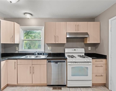 3913 Hadley Farm Drive - Photo Thumbnail 3