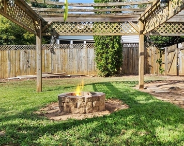 3913 Hadley Farm Drive - Photo Thumbnail 20