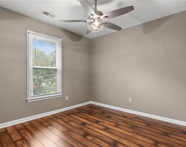 3913 Hadley Farm Drive - Photo Thumbnail 12