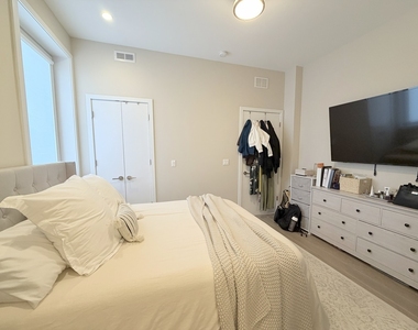 3757 N Sheffield Avenue - Photo Thumbnail 16