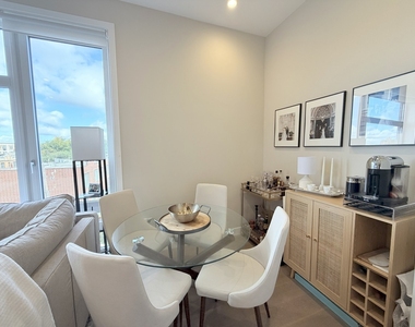 3757 N Sheffield Avenue - Photo Thumbnail 5