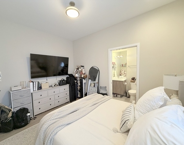 3757 N Sheffield Avenue - Photo Thumbnail 15