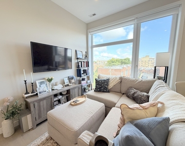 3757 N Sheffield Avenue - Photo Thumbnail 7