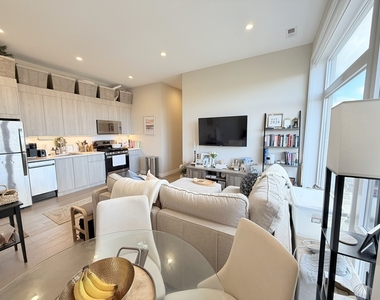3757 N Sheffield Avenue - Photo Thumbnail 3