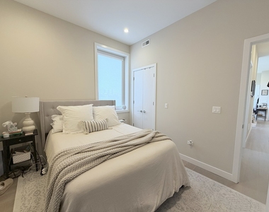 3757 N Sheffield Avenue - Photo Thumbnail 14