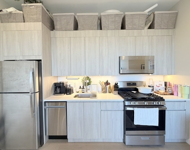 3757 N Sheffield Avenue - Photo Thumbnail 8