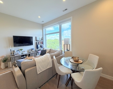3757 N Sheffield Avenue - Photo Thumbnail 4