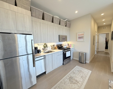 3757 N Sheffield Avenue - Photo Thumbnail 9