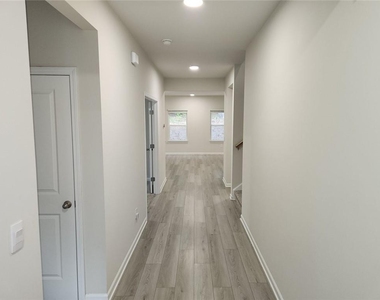 235 Valley Oak Drive - Photo Thumbnail 4