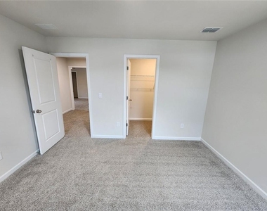 235 Valley Oak Drive - Photo Thumbnail 2