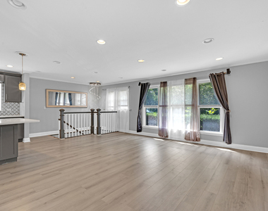 534 Lawler Avenue - Photo Thumbnail 4