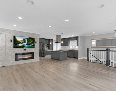 534 Lawler Avenue - Photo Thumbnail 3