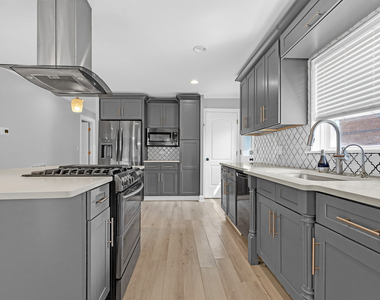 534 Lawler Avenue - Photo Thumbnail 7