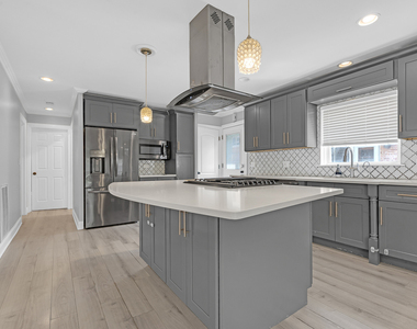 534 Lawler Avenue - Photo Thumbnail 6