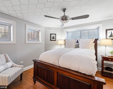 3034 N Greenview Avenue - Photo Thumbnail 11