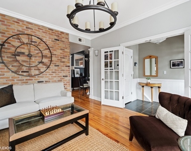 3034 N Greenview Avenue - Photo Thumbnail 3