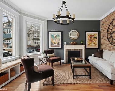 3034 N Greenview Avenue - Photo Thumbnail 2