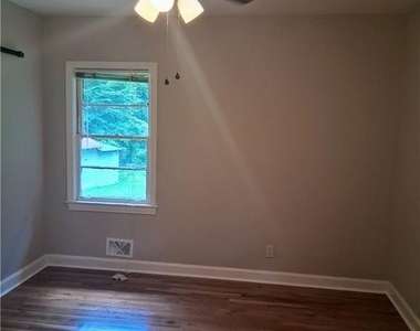 2122 Kimberly Road Sw - Photo Thumbnail 1