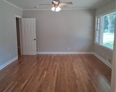 2122 Kimberly Road Sw - Photo Thumbnail 3